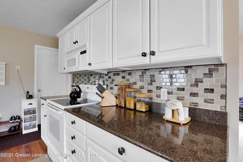 3301 Hollow Spring Dr, Dewitt, MI 48820 photo 16