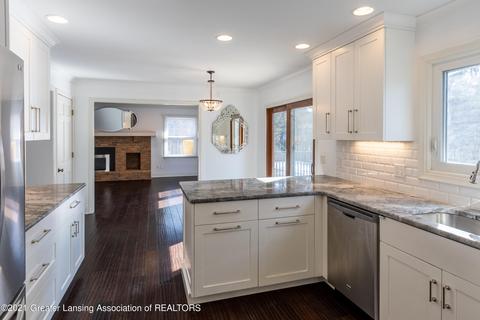 2153 Long Leaf Trl, Okemos, MI 48864 photo 9