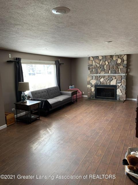 1287 Exchange St, Owosso, MI 48867 photo 3