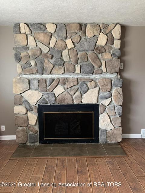 1287 Exchange St, Owosso, MI 48867 photo 2