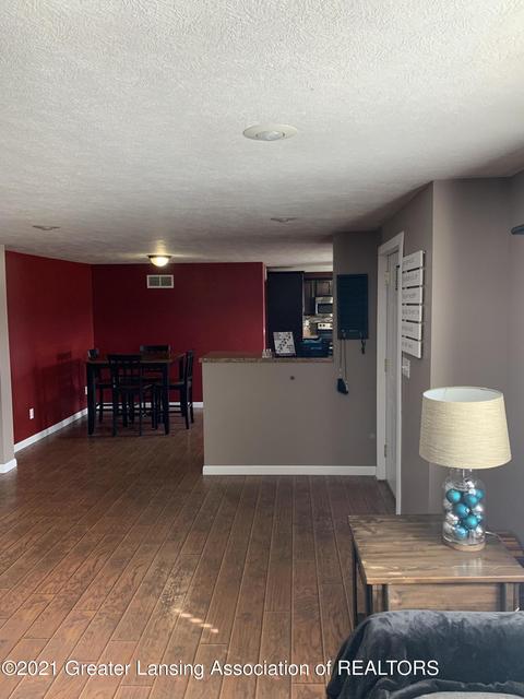 1287 Exchange St, Owosso, MI 48867 photo 4