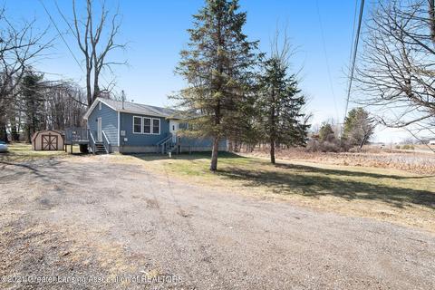 6717 Lansing Rd, Perry, MI 48872 photo 2