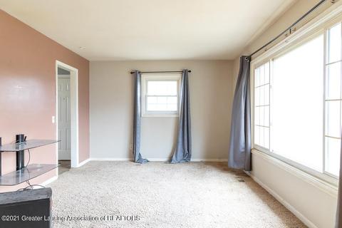 115 E Syringa Dr, Lansing, MI 48910 photo 6