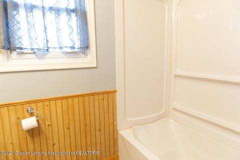 115 E Syringa Dr, Lansing, MI 48910 photo 17