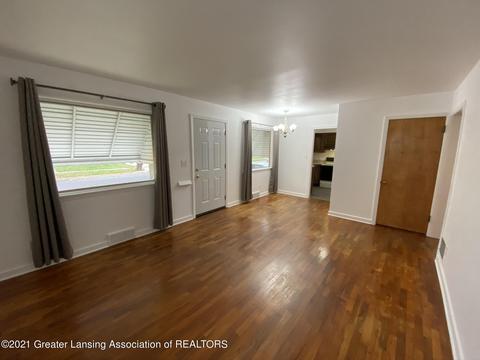 770 Fitting Ave, Lansing, MI 48917 photo 9