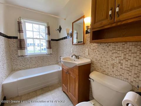 6428 E Clark Rd, Bath, MI 48808 photo 9