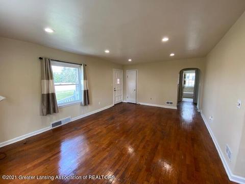 6428 E Clark Rd, Bath, MI 48808 photo 4