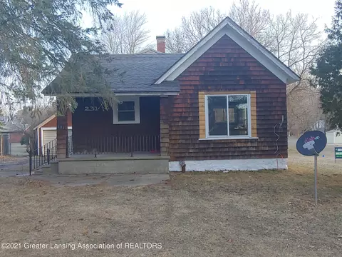 231 E Willow St, Perry, MI 48872 photo 1