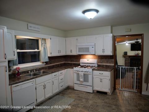 1938 Phillips Ave, Holt, MI 48842 photo 5