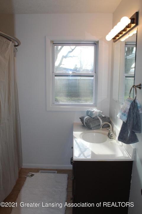 321 Iris Ave, Lansing, MI 48917 photo 13