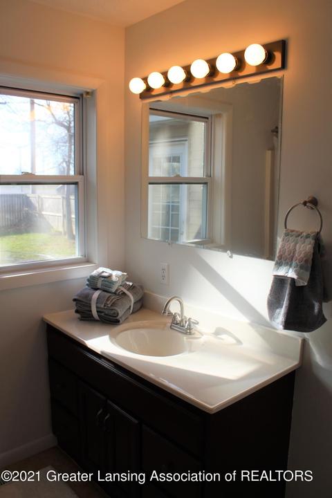 321 Iris Ave, Lansing, MI 48917 photo 15