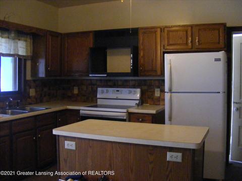 231 E Green St, Olivet, MI 49076 photo 11