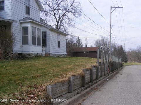 231 E Green St, Olivet, MI 49076 photo 7