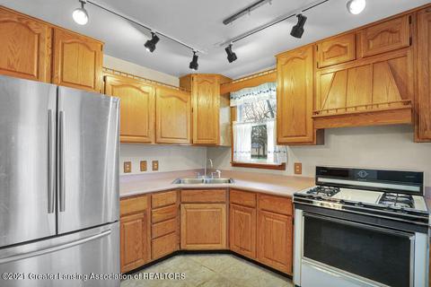 125 E Cavanaugh Rd, Lansing, MI 48910 photo 8