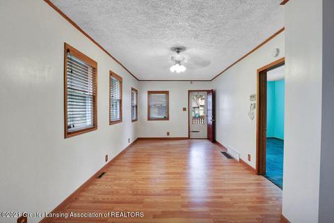 125 E Cavanaugh Rd, Lansing, MI 48910 photo 3