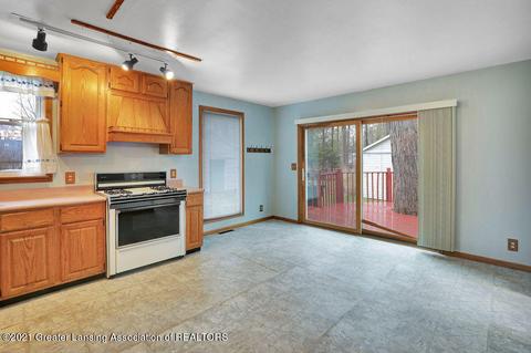 125 E Cavanaugh Rd, Lansing, MI 48910 photo 6