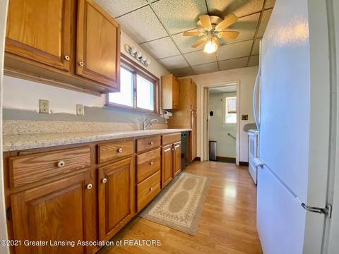 2012 Alpha St, Lansing, MI 48910 photo 4