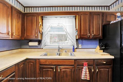 5651 Cade St, Haslett, MI 48840 photo 4