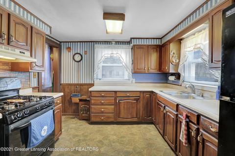 5651 Cade St, Haslett, MI 48840 photo 2
