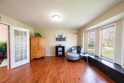 218 Oakwood Dr, Dewitt, MI 48820 photo 2