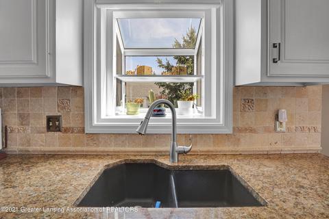 1908 Dell Rd, Lansing, MI 48911 photo 7