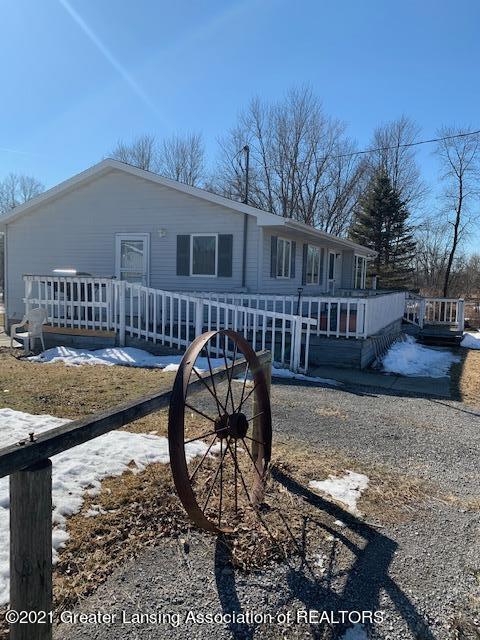 712 E Howell Rd, Mason, MI 48854 photo 2