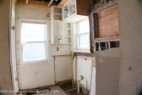 829 Johnson Ave, Lansing, MI 48906 photo 9