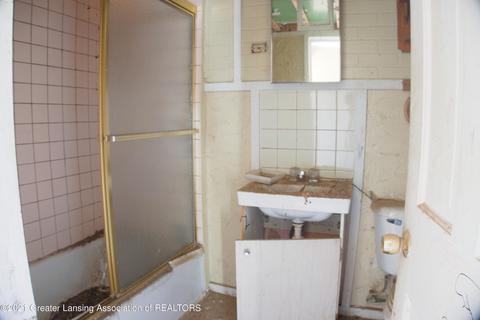 829 Johnson Ave, Lansing, MI 48906 photo 4