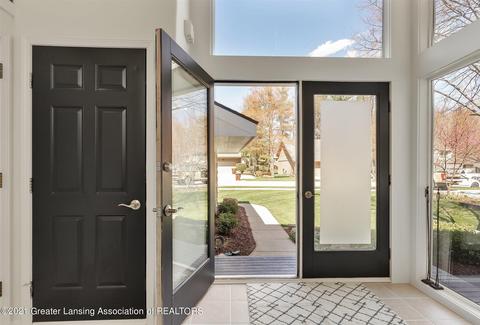 6037 Oakpark Trl, Haslett, MI 48840 photo 9
