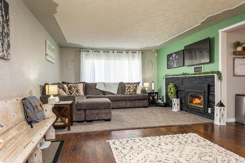 417 Adalaide St, Maple Rapids, MI 48853 photo 2