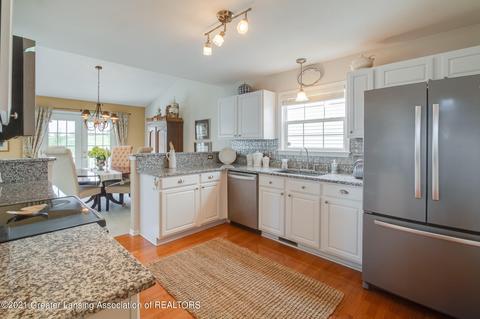 505 Wendover Dr, Lansing, MI 48906 photo 32