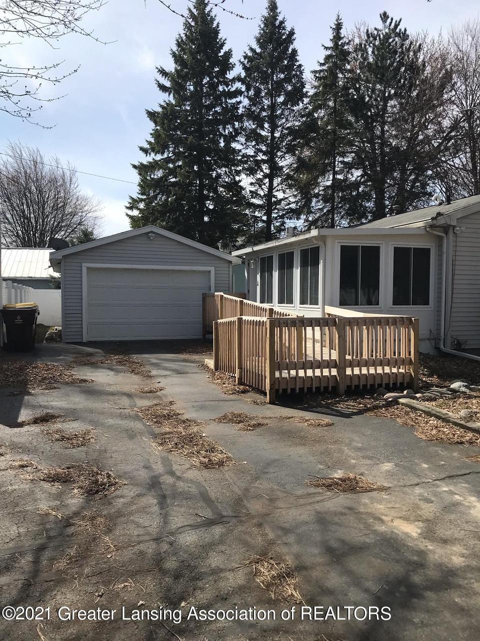 608 N Morton St, Saint Johns, MI 48879 | MLS# 254541 | 4 Photos - Movoto
