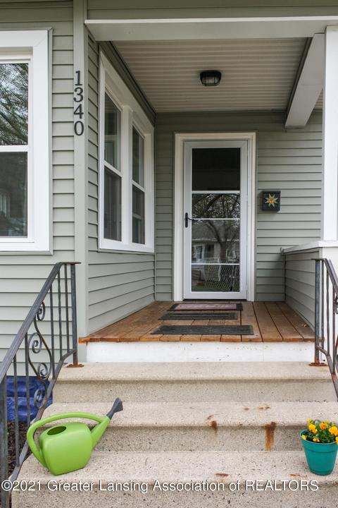 1340 Eureka St, Lansing, MI 48912 photo 2