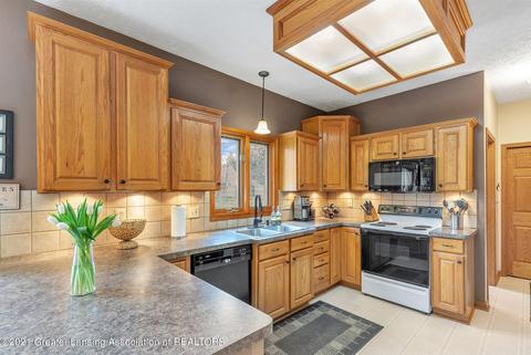 1094 Buckingham Rd, Haslett, MI 48840 photo 21