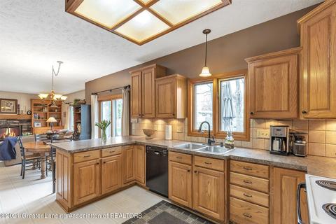1094 Buckingham Rd, Haslett, MI 48840 photo 22