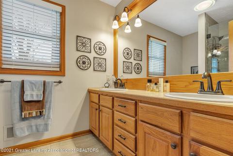 1094 Buckingham Rd, Haslett, MI 48840 photo 29