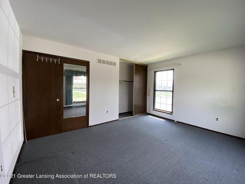 2719 Roundtree Dr, Troy, MI 48083 photo 17