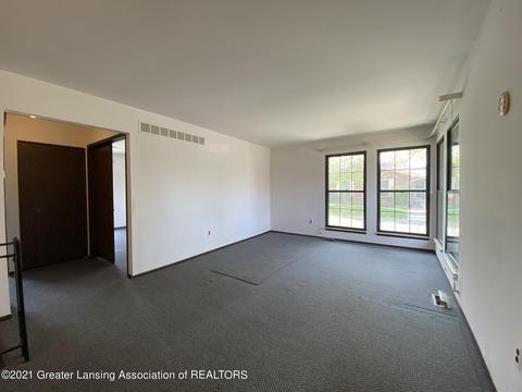 2719 Roundtree Dr, Troy, MI 48083 photo 13