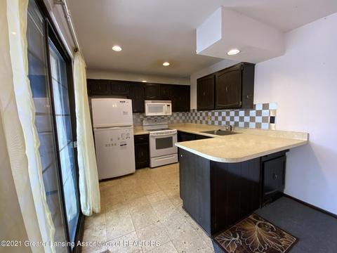 2719 Roundtree Dr, Troy, MI 48083 photo 9