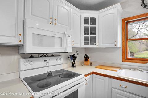 6823 Cooper Rd, Lansing, MI 48911 photo 12