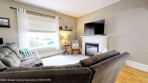 307 E Baldwin St, Saint Johns, MI 48879 photo 3