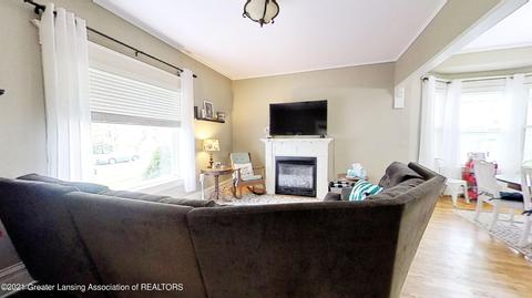 307 E Baldwin St, Saint Johns, MI 48879 photo 4
