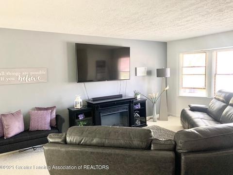 3511 Cooley Dr, Lansing, MI 48911 photo 2