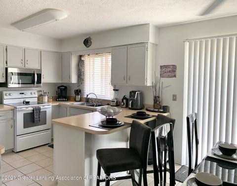 3511 Cooley Dr, Lansing, MI 48911 photo 8