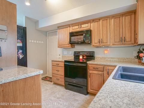 1202 Redpole, Dewitt, MI 48820 photo 6