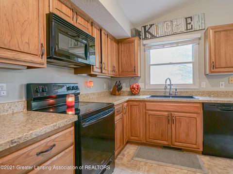 1202 Redpole, Dewitt, MI 48820 photo 5