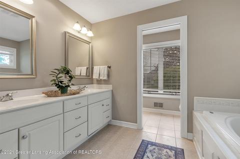 15321 Classic Dr, Bath, MI 48808 photo 23