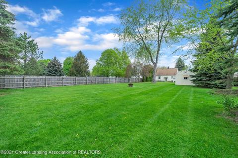 608 Clement Rd, Lansing, MI 48917 photo 2