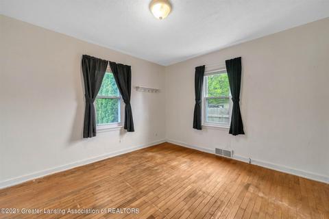 608 Clement Rd, Lansing, MI 48917 photo 16