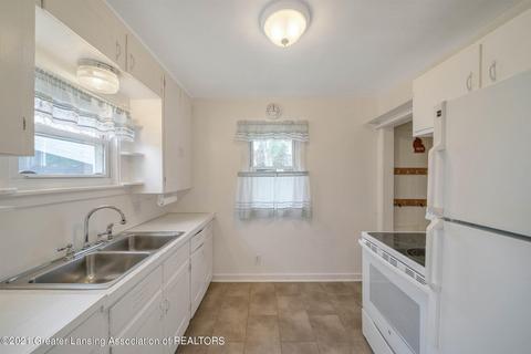 608 Clement Rd, Lansing, MI 48917 photo 10